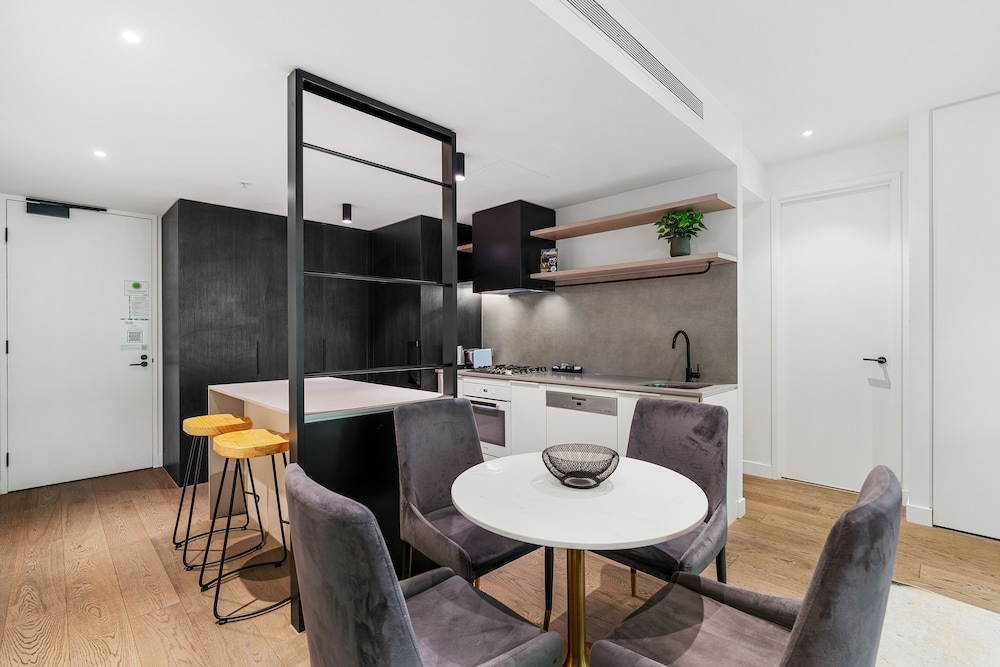 Two Bedroom One Bathroom Apartment photo 2