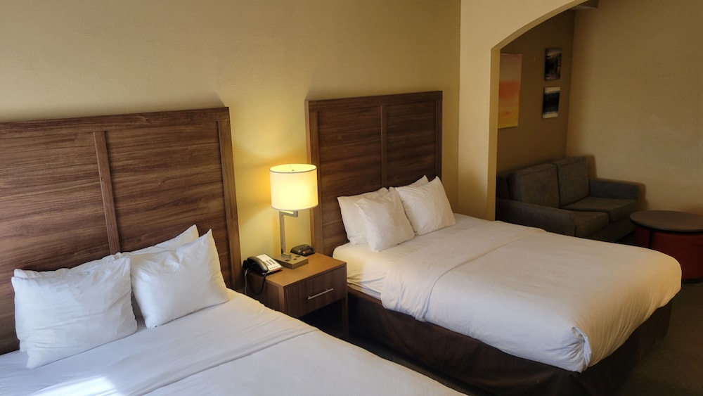 Suite, Multiple Beds, Non Smoking - Photo 14