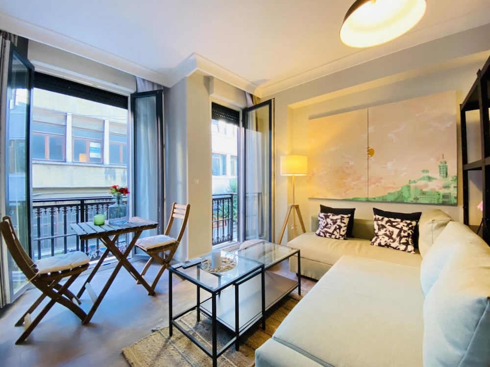 Apartment photo 2