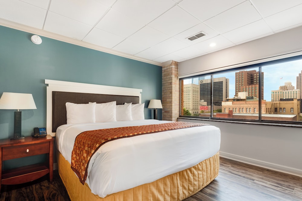 Presidential Suite thumbnail 5