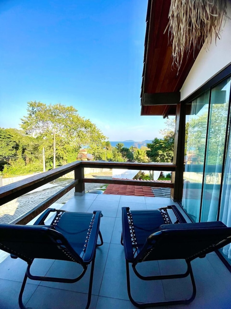 Deluxe Suite, Jetted Tub, Sea View photo 2