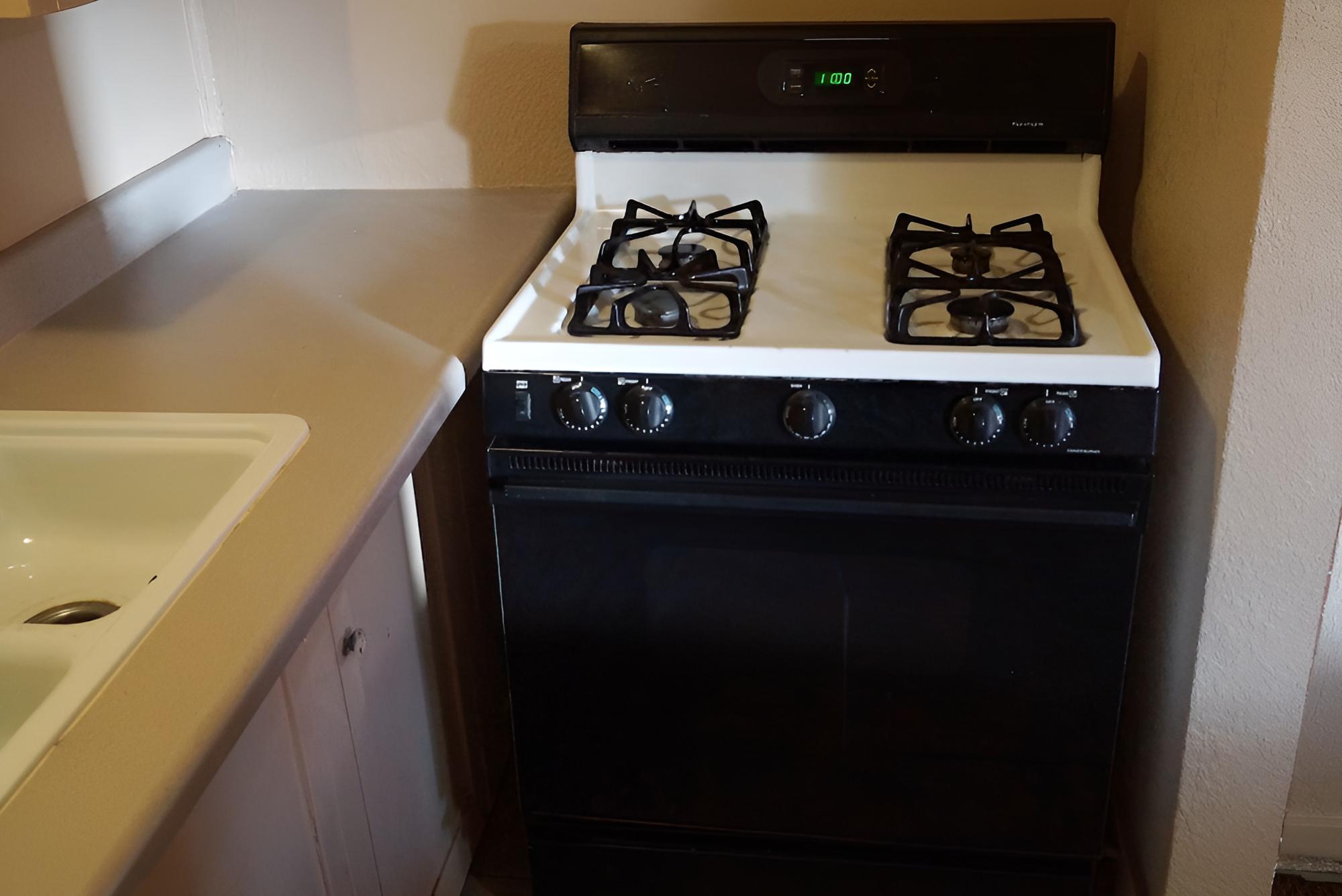 Standard Studio, 1 Queen Bed, Kitchenette photo 3