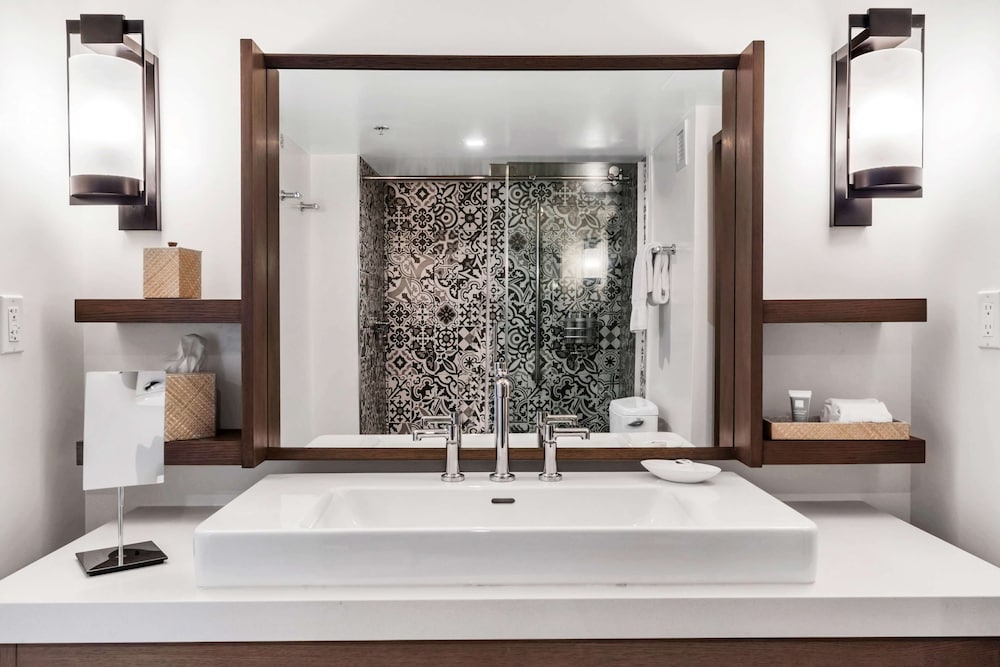 Suite, 1 Bedroom, Accessible (waterfront)