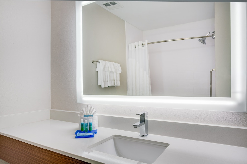 Suite, 2 Queen Beds photo 2