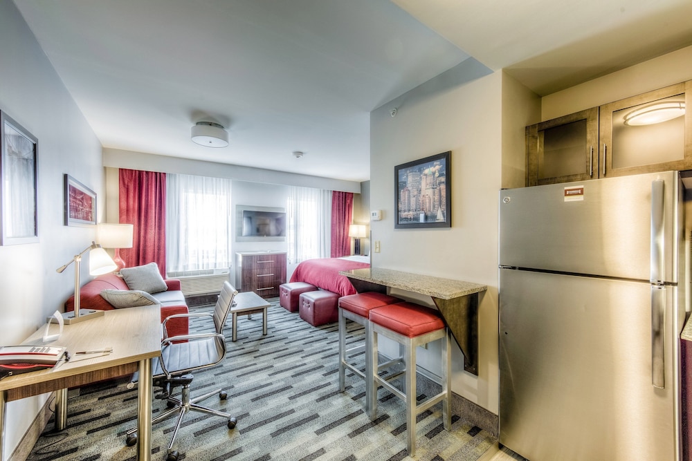 Studio Suite, 1 King Bed, Kitchen