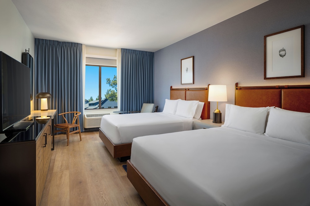 Room, 2 Queen Beds, Bathtub photo 1