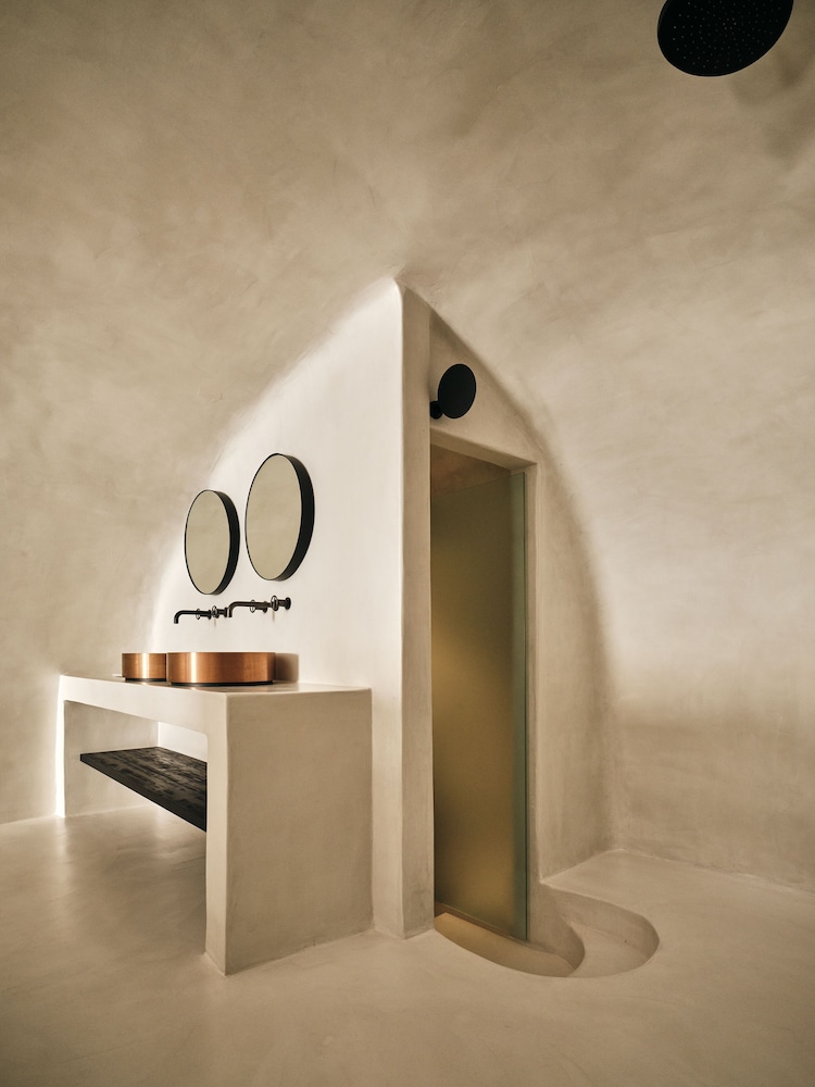 Honeymoon Suite - Photo 8