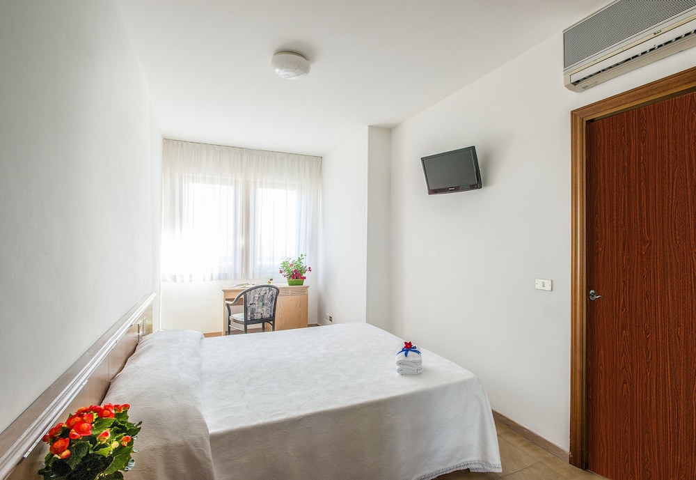 Basic Double Room photo 2