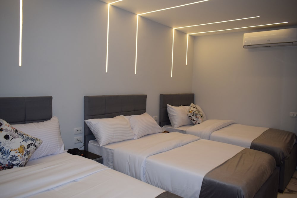 Deluxe Triple Room photo 3