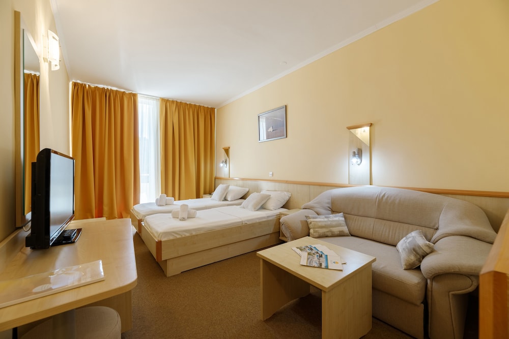 Classic Double or Twin Room, Balcony photo 1