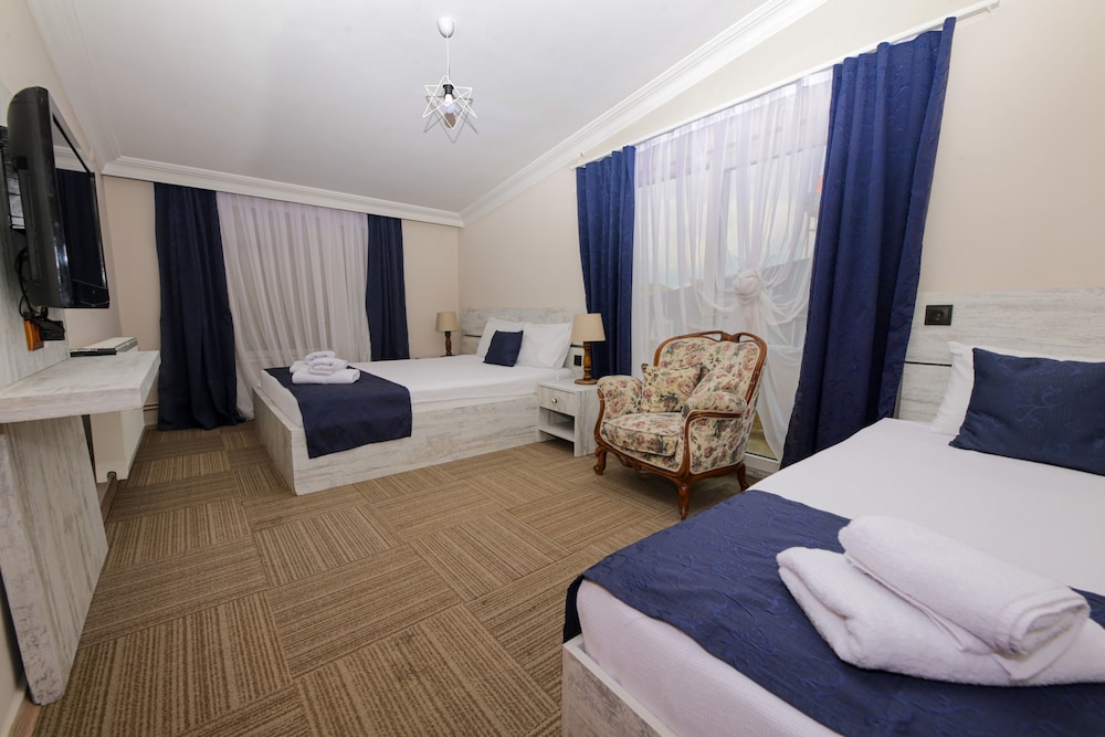 Deluxe Penthouse, Multiple Beds, Smoking, Sea View photo 3
