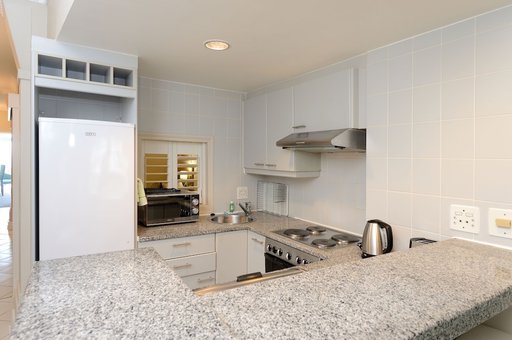 Suite, 2 Bedrooms - Photo 4