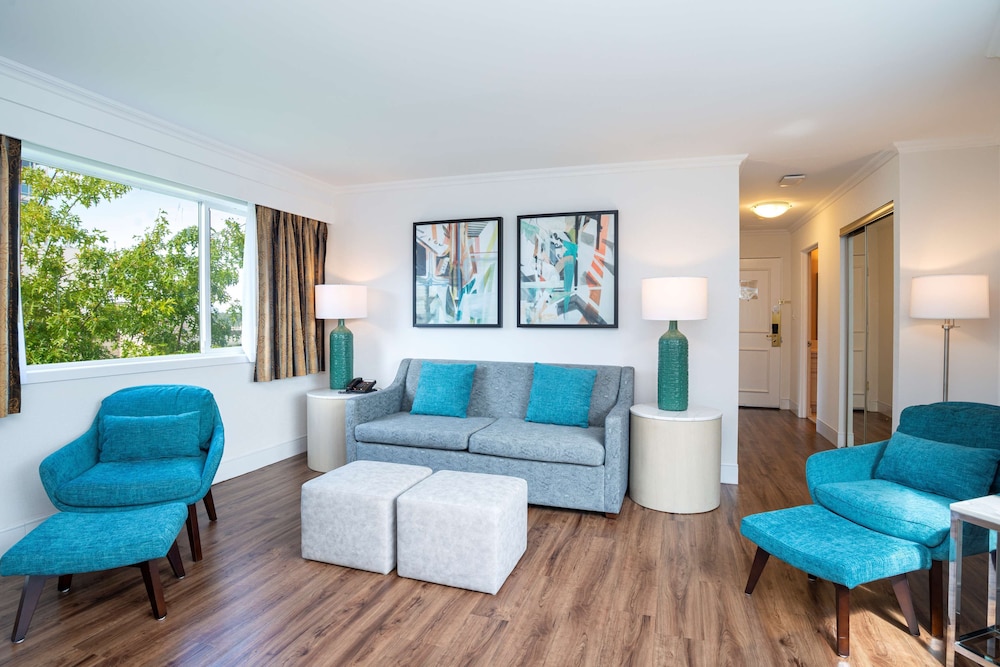 Suite, 1 King Bed, Refrigerator, Harbor View (with Sofabed) - Photo 9