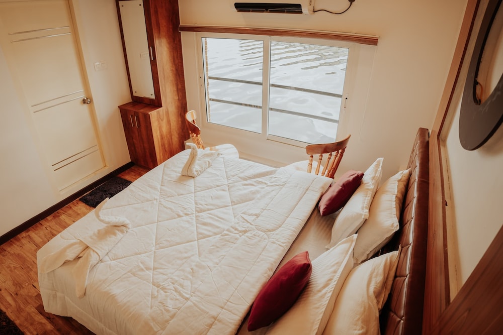 Premium Double Room, Balcony, Lake View photo 1