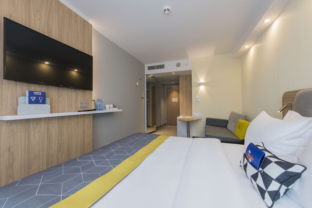 Standard Room, 1 Double Bed with Sofa bed (Free Breakfast) - Photo 11