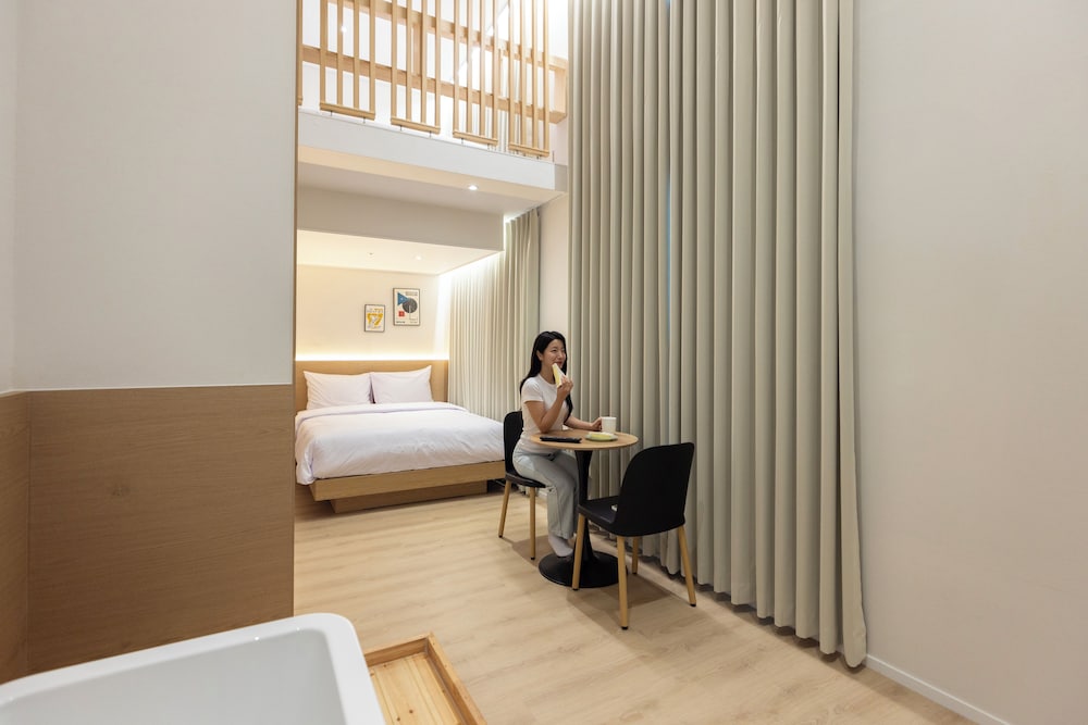 Party Deluxe Spa Room