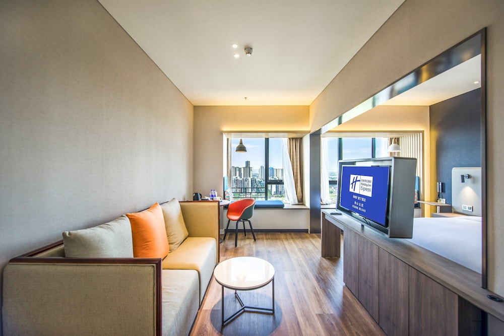 Standard Room, 1 King Bed (Extra Floor Space, Beijiao View) photo 1