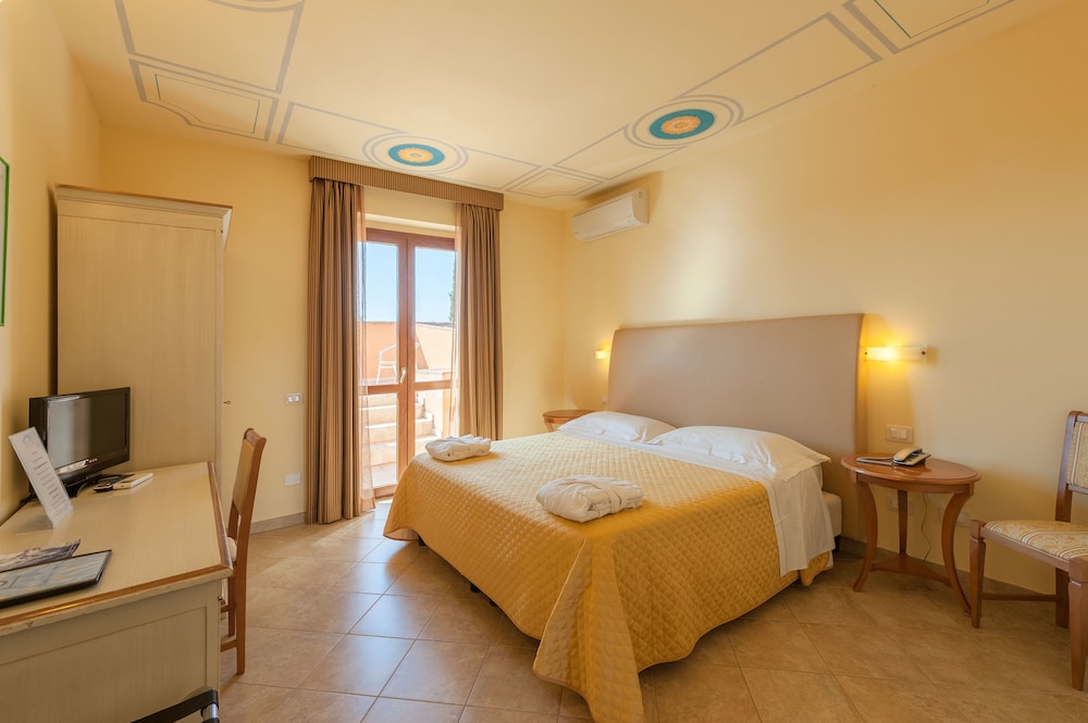 Classic Double or Twin Room photo 1