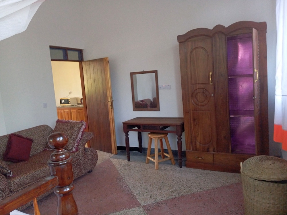 Comfort Apartment, 1 King Bed, Garden View