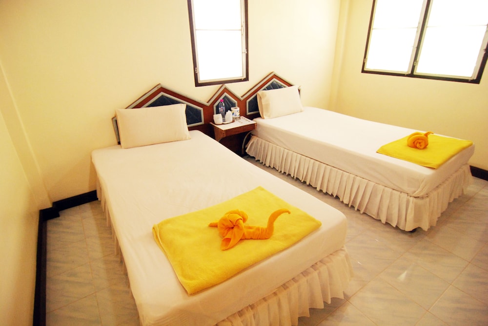 Bungalow, 2 Twin Beds (Fan Only) photo 3