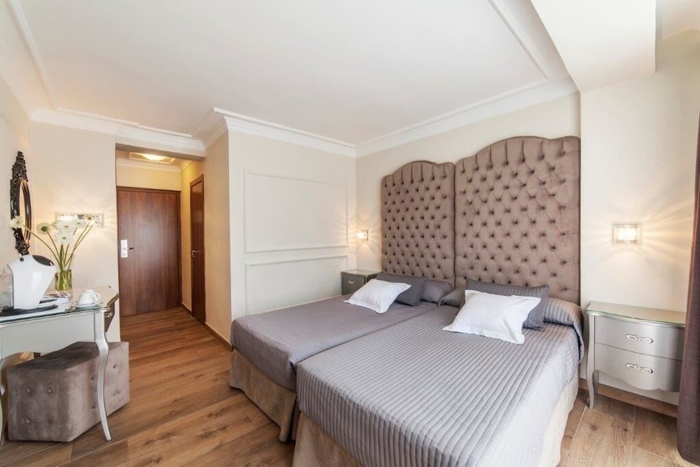 Superior Double or Twin Room, Terrace, Pool View - Photo 4
