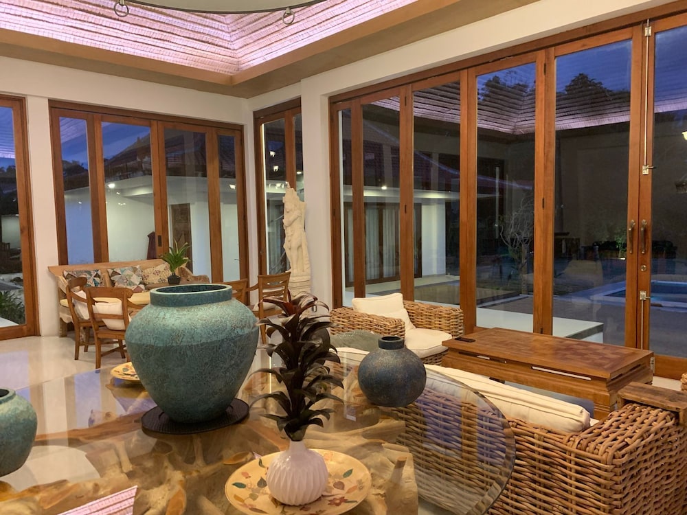 Villa photo 2