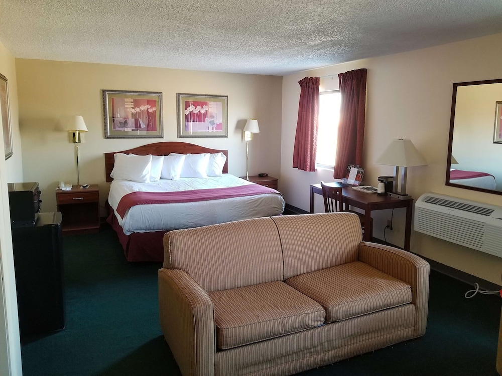 Suite, 1 King Bed, Bathtub - Photo 5