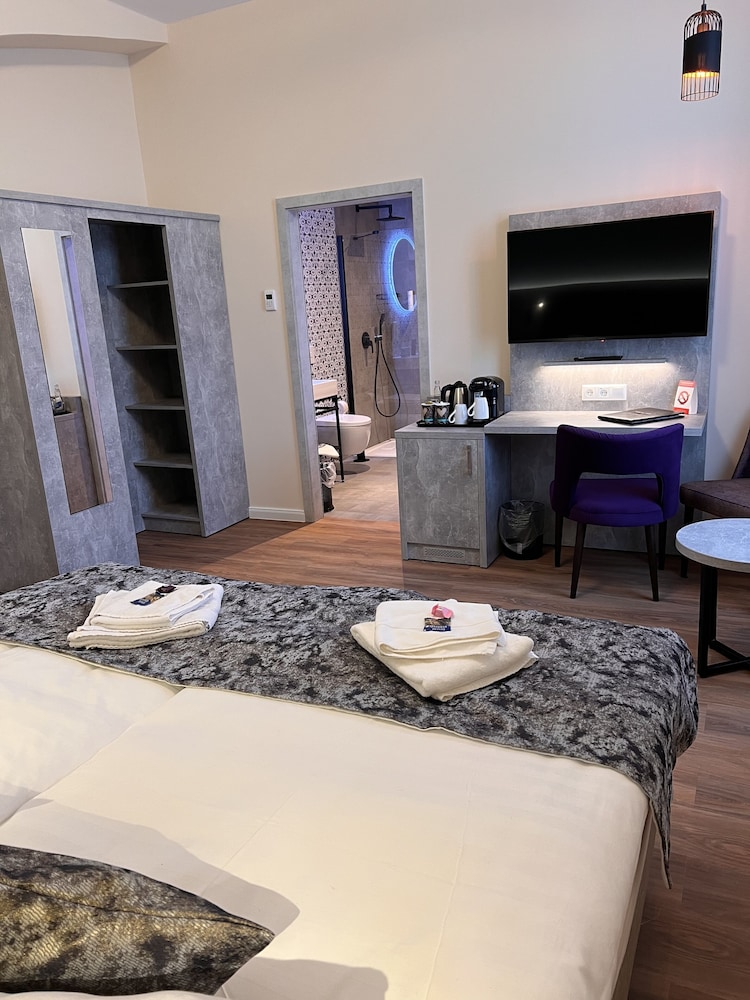 Basic Double or Twin Room photo 1