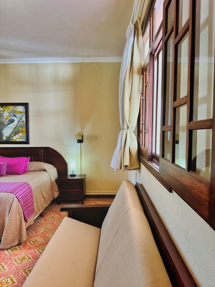 Deluxe Double Room, 1 Bedroom, Pool View, Tower photo 3