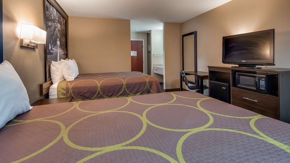 Standard Room, 2 Queen Beds, Non Smoking, Refrigerator & Microwave (1st Floor) - Photo 6