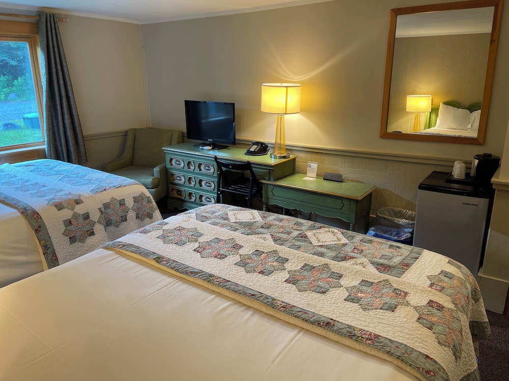 Deluxe Room, 2 Queen Beds - Photo 4