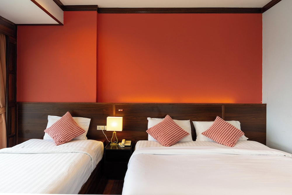 Suite, 3 Twin Beds photo 3