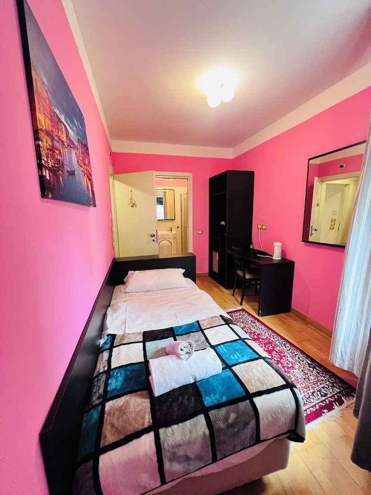 Basic Single Room photo 1