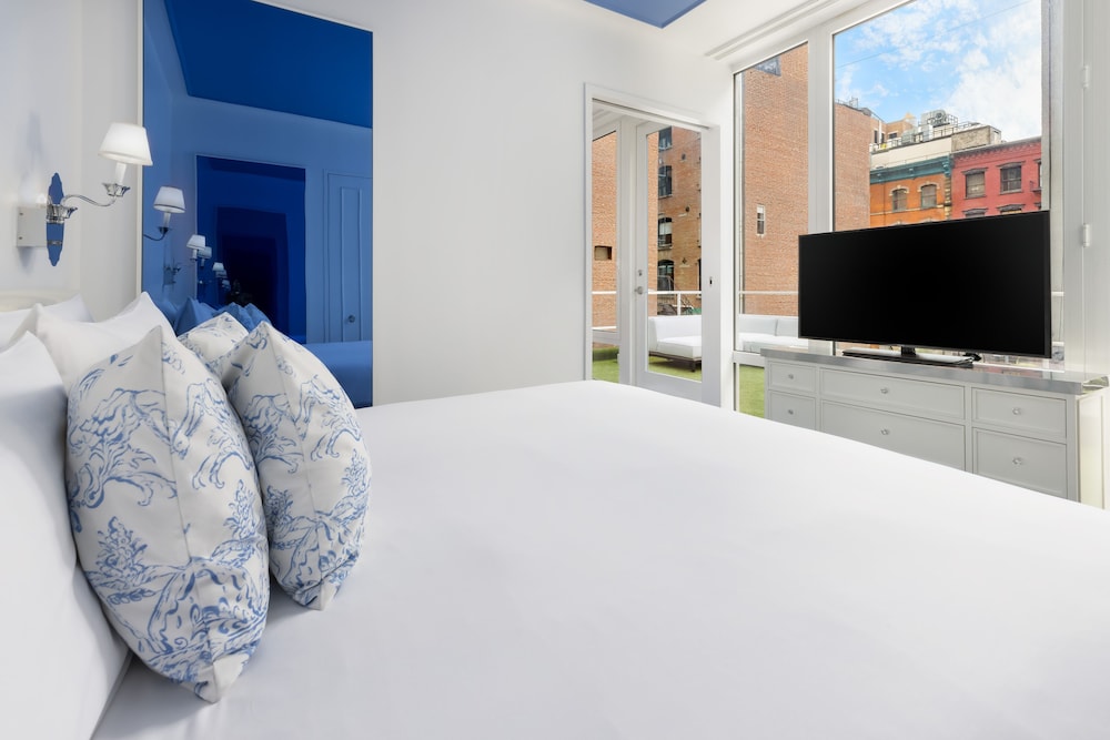 Suite, Balcony (Crosby)