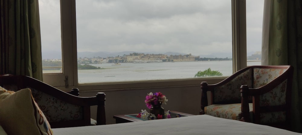 Luxury Suite, Lake View