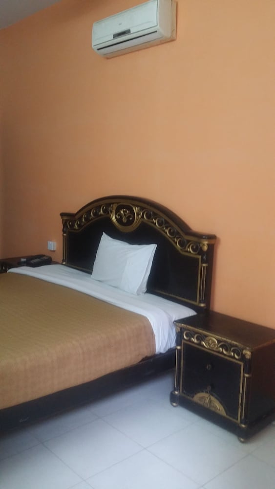 Economy Single Room, 1 Queen Bed, Accessible, Smoking photo 1