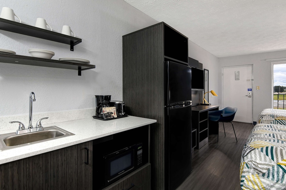 Standard Room, 2 Double Beds, Non Smoking, Kitchenette - Photo 8