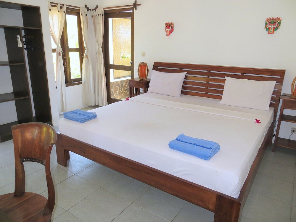 Superior Bungalow (No Hot Water In Showers/Bathroom) photo 2