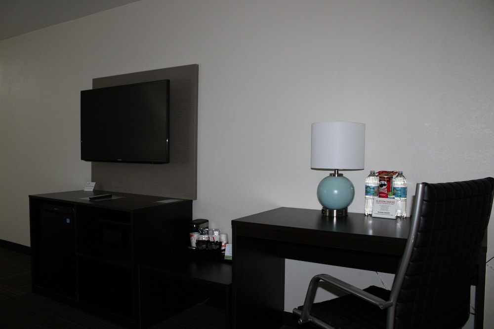 Room, 2 Queen Beds, Non Smoking - Photo 8