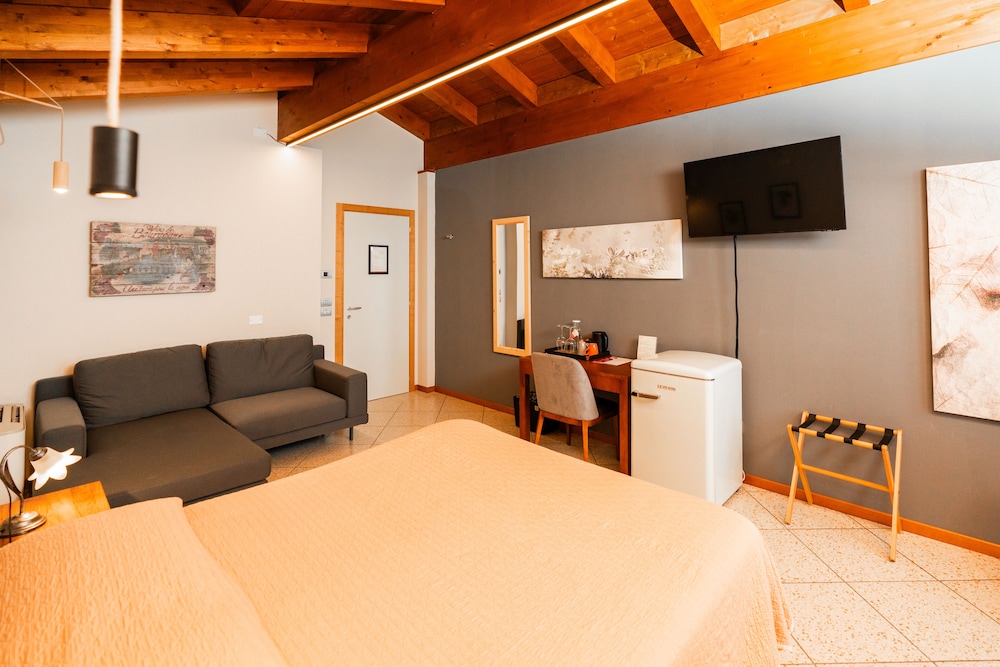 Family Studio Suite photo 3
