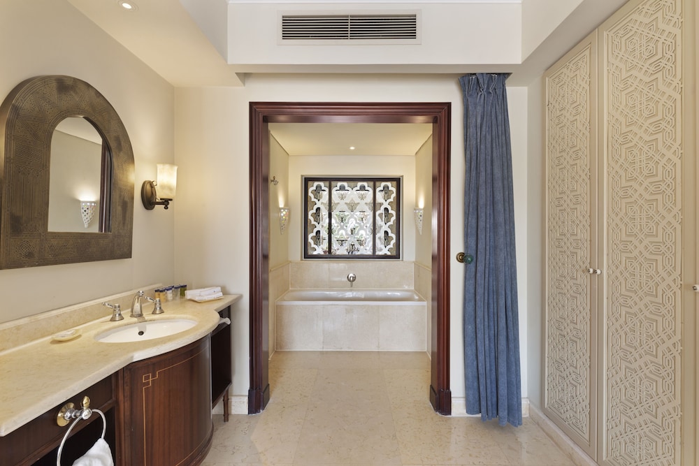 Deluxe Triple Room, Garden View - Photo 11