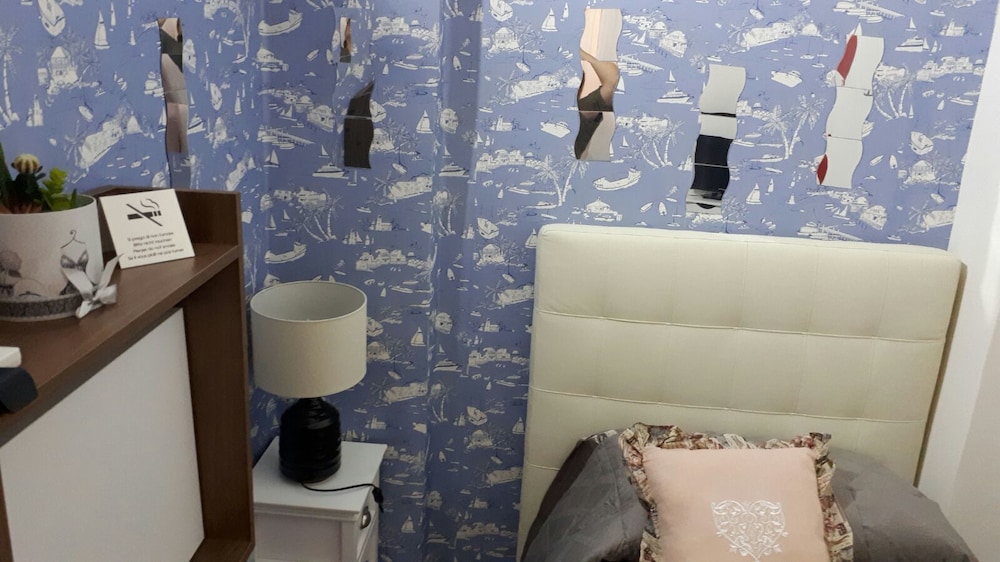 Single Room, Private Bathroom