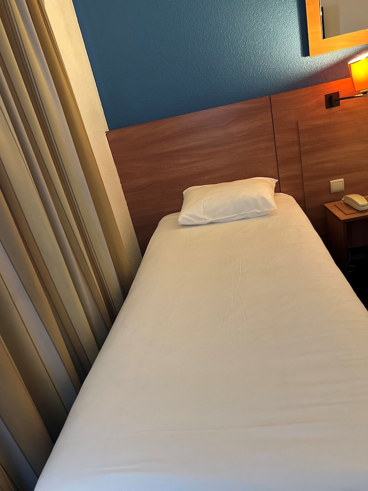 Standard Room, Multiple Beds - Photo 2
