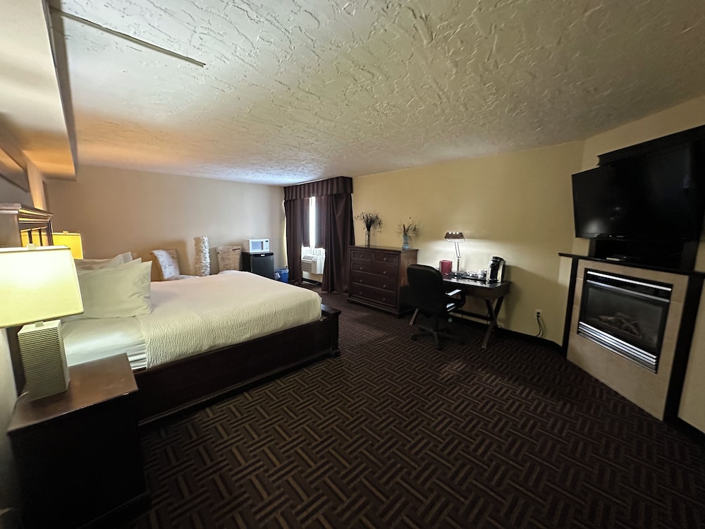 Deluxe Suite, 1 King Bed, Non Smoking - Photo 6
