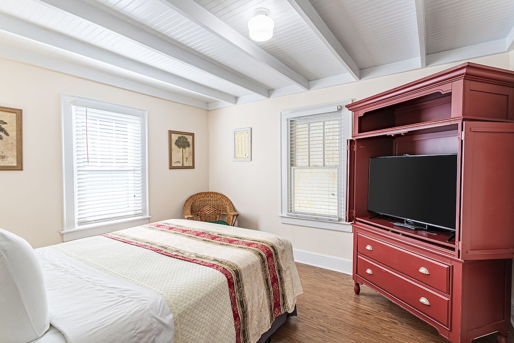 Room 11 - Lost Colony Suite photo 2