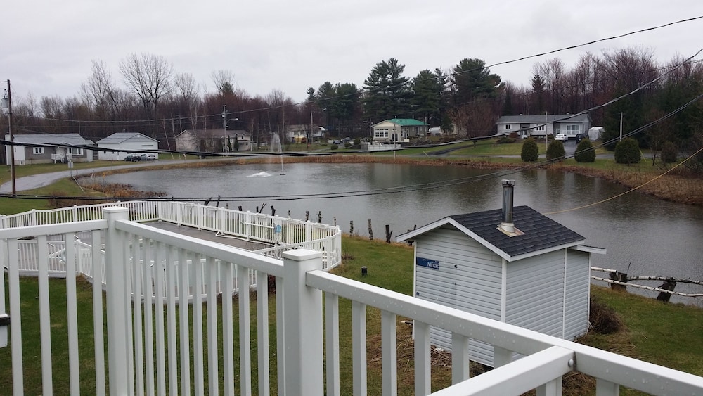 Luxury Suite, 1 King Bed, Jetted Tub, Lake View photo 3