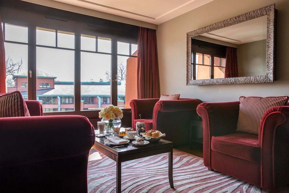 Executive Suite, 1 King Bed - Photo 2