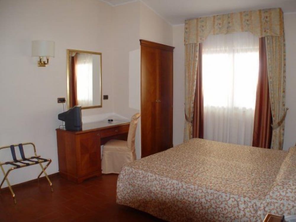 Standard Double Room photo 2