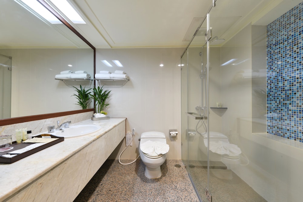 Executive Room thumbnail 6