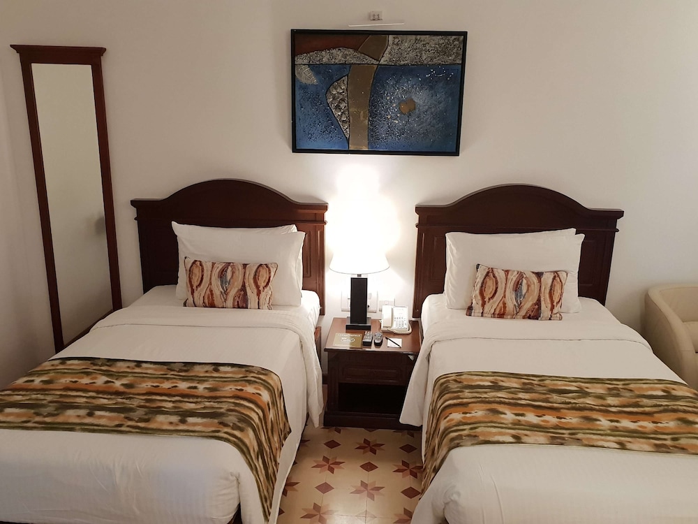 Executive Villa, 2 Twin Beds, Pool View - Photo 7